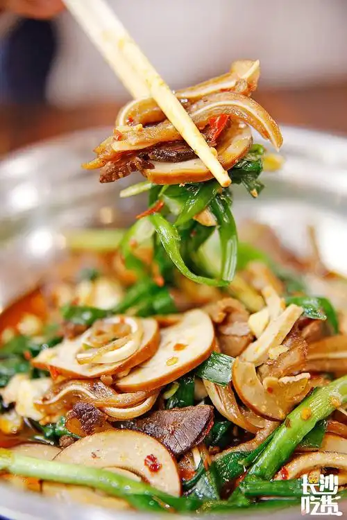 招牌热卤四合一,据说是老板特制的卤料包,吃了不上火!