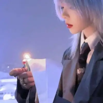 帅气又酷的女生头像 高清染发又酷又飒的女头图片