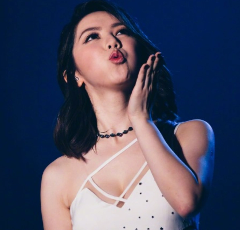 邓紫棋自创新绝招"吐舌头",你学会了没?