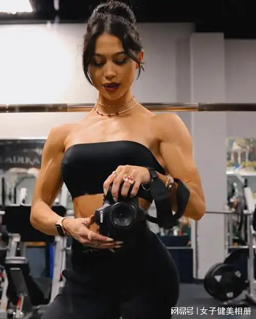 拥有漂亮腹肌的美国亚裔比基尼选手---camryn creager|翘臀|健美_网易