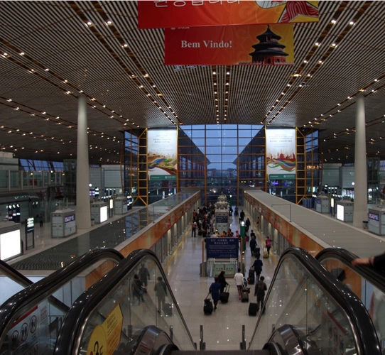 北京朝阳区全朝阳区首都机场t3航站楼e楼apm站台区域机场旗类广告