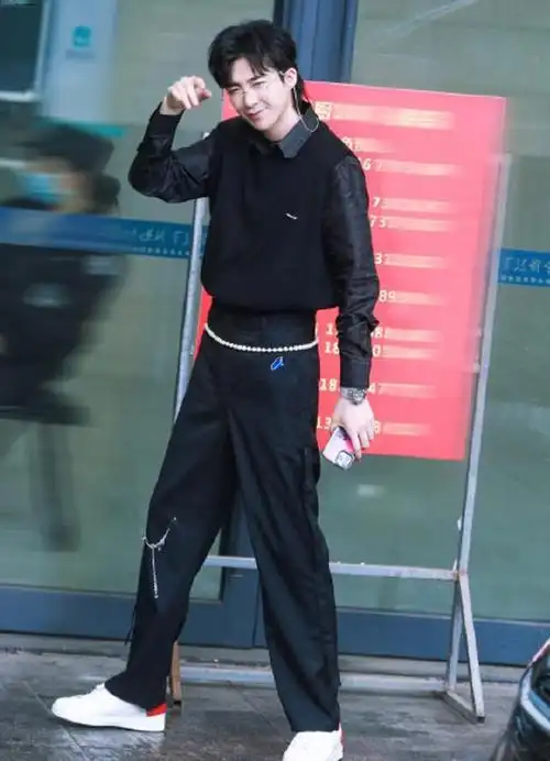 刘宇宁腿到底有多长?主持人拿尺子测量,得知真实腿长后我楞了