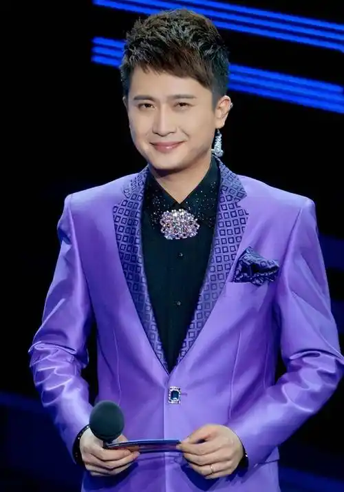 杨帆抵达沈阳为主持分会场春晚做准备,老同事张蕾第一时间道贺_友情