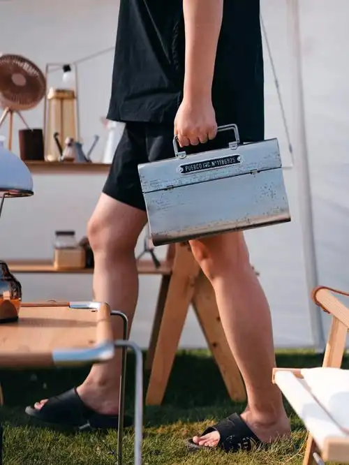 简化但不简单的露营咖啡手提箱