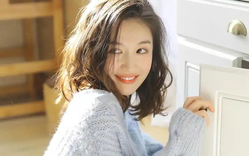 小清新美女甜美露齿微笑可爱写真高清原图查看 (6/9)