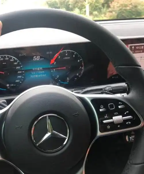 小伙花317万买到丐版奔驰glb180三天开610公里表显油耗68l