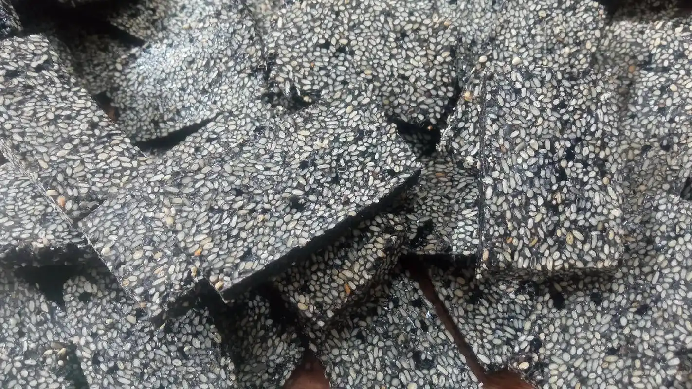 纯手工制作黑芝麻糖 - 抖音