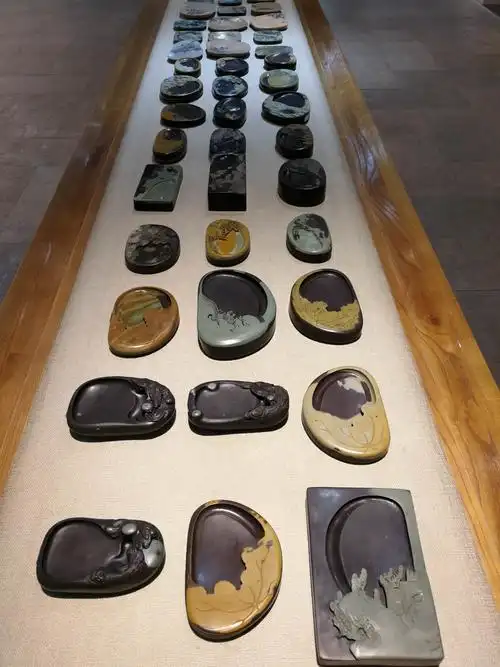 参观中国苴却砚博物馆
