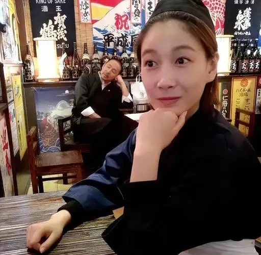 星二代,资源咖?这个叫啜妮的女演员,早该火了