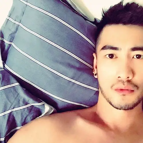 络腮胡短发真实帅哥图片 潮男胡茬短发潮男图片