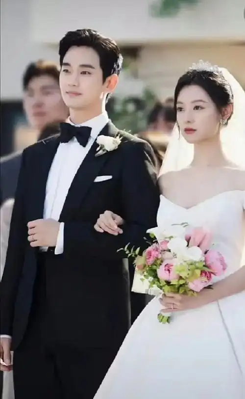 玄彬孙艺珍出演眼泪女王#之前金秀贤在ins分享了两张婚礼花絮照片,不