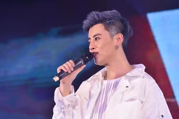 张腾ten专辑首唱会顺利举行 梁永斌慈善助力 提携后辈