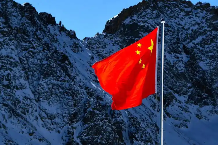 川西行五星红旗飘扬在世界最高共p