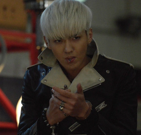 图老炮儿吴亦凡抽烟剧照曝光怎么有男人叼烟那么帅