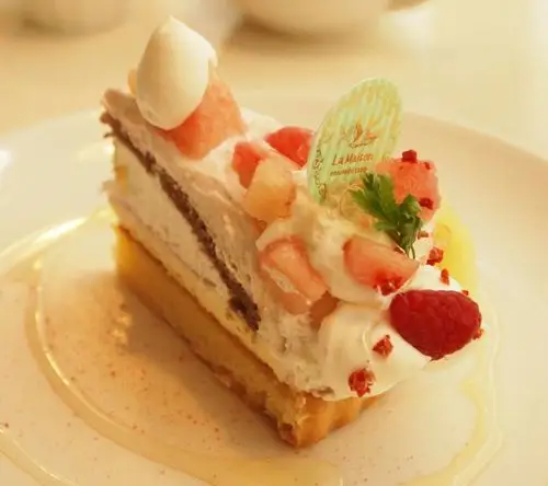 美味的小马卡龙和小蛋糕呢!好好好吃.