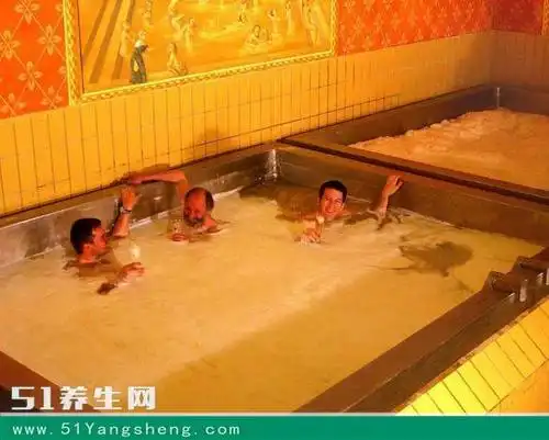 澡堂竟用啤酒泡澡,2小时收费1700元!泡不起啊