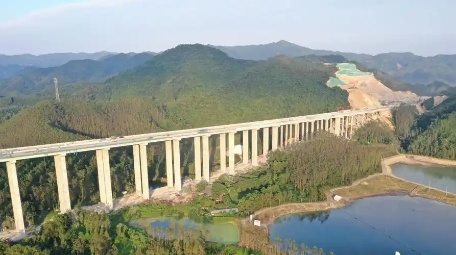 网红桥抢先看开春高速恩平段红旗特大桥合龙