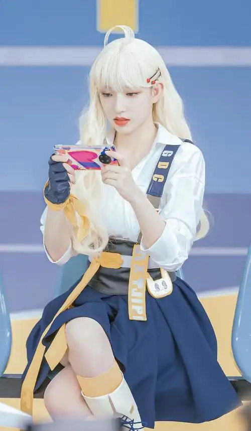 程潇私服太亮眼,宛如芭比驾驭不同清新靓丽造型,尽显气质