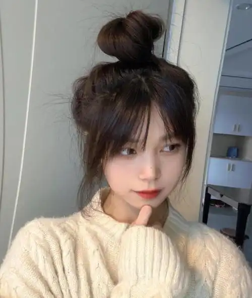 方圆脸怎么扎头发好看(别傻傻散着头发了)