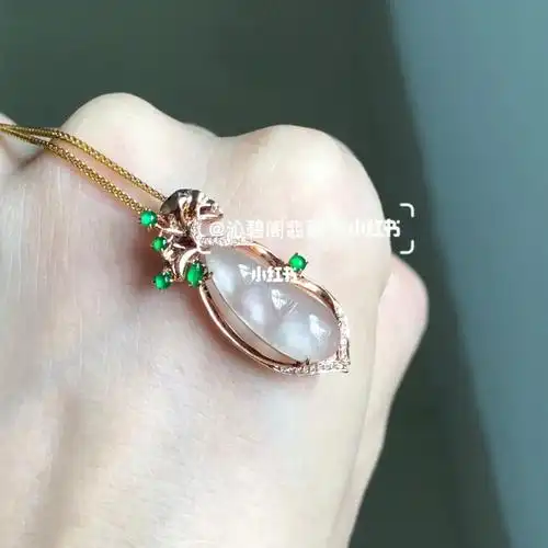 现货18k金镶嵌冰豆子翡翠吊坠