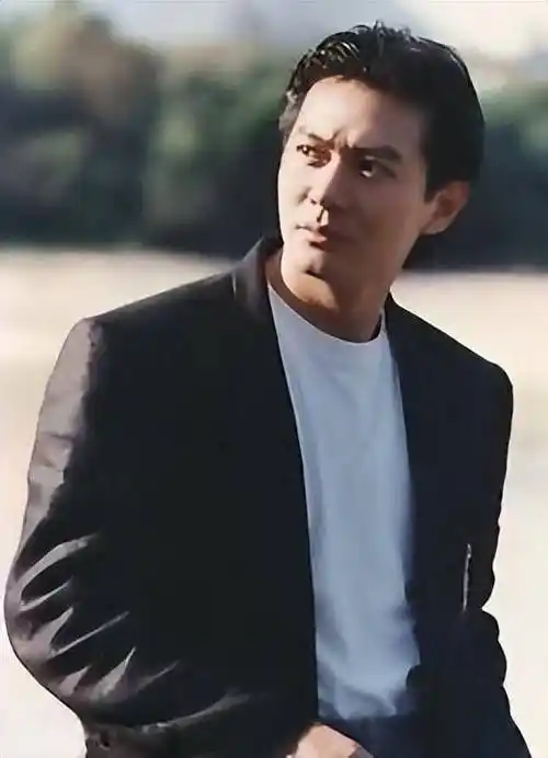 比刘德华还要帅的江华为啥不红呢?