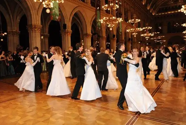 城堡中的假面舞会-在线订票-互动吧