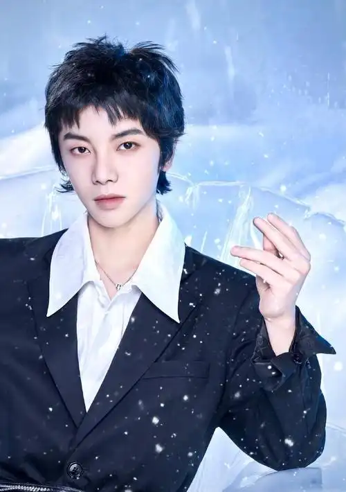 华晨宇绝美西服图片