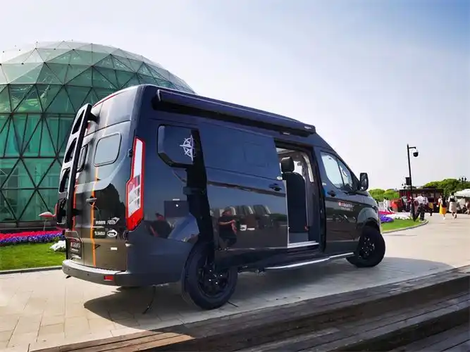 自由多功能旅居小房车乘用级别瑞弗r600