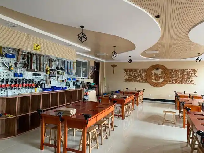 雕琢——记独具匠心的劳技教师程涛