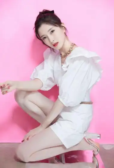 江疏影白裙优雅写真图片58