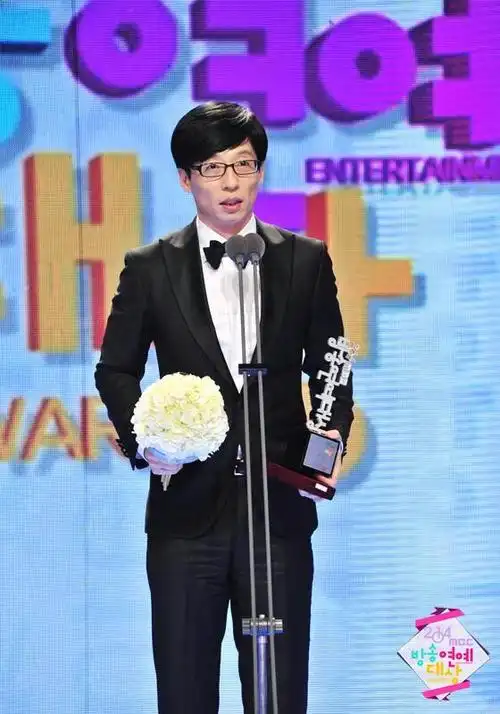 刘在石#西装笔挺的欧巴,风度翩翩,气宇轩昂告诉皮下那款是你的最爱