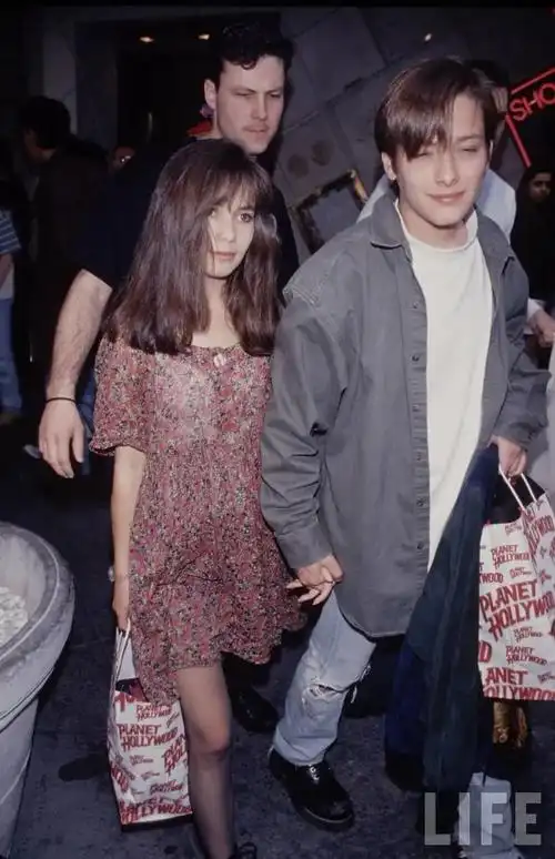 爱德华弗朗黑西装的电影剧情「介绍」_晶羽科技