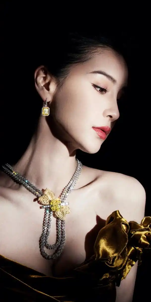 angelababy金色抹胸露背长裙,闪耀璀灿,性感迷人.angelababy