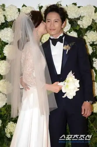 恭喜韩国公认的一对大赏夫妇池晟李宝英迎来第二个宝宝