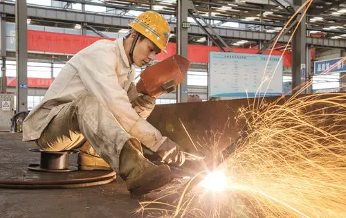 廖凯旋焊接钢箱板材梁