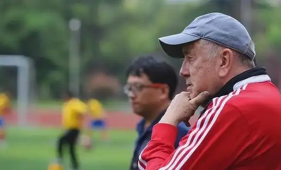 在中国足球发展的道路上,外教一直扮演着重要的角色.