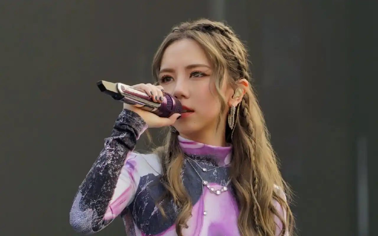 邓紫棋音乐节现场献唱《多远都要在一起》《你不是第一个离开的人》