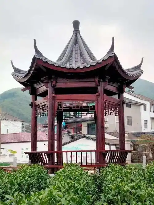 防腐木凉亭制作厂家该如何辨别地板品质