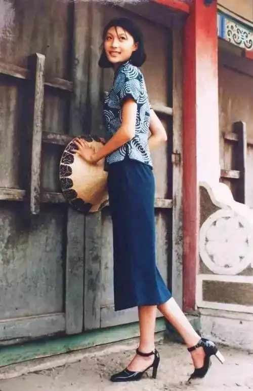 80年代美女老照片:图2打扮很洋气,图4简直美的不可方物