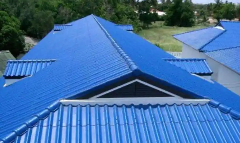 彩钢瓦屋顶污染环境批量制作出彩钢瓦是一件非常简单的事情,但是如何