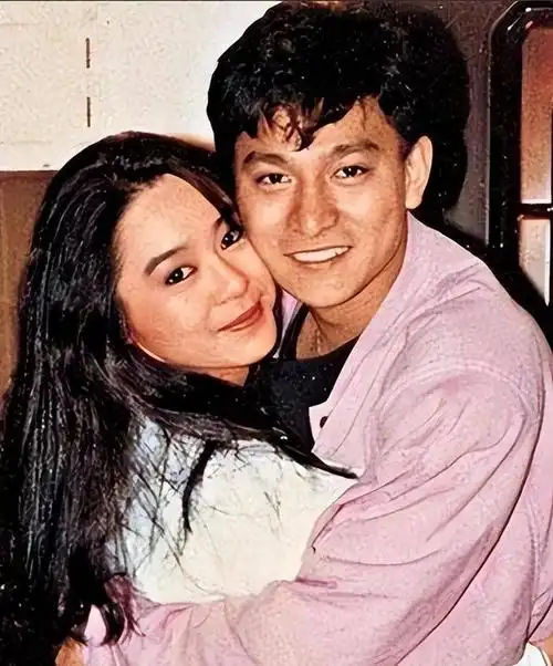 朱丽倩出身豪门的千金大小姐为爱甘愿成为天王背后的影子