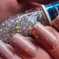 有红色指甲头像