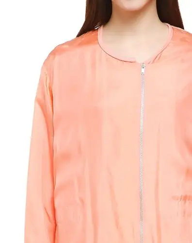 浅橙色经典休闲长袖外套