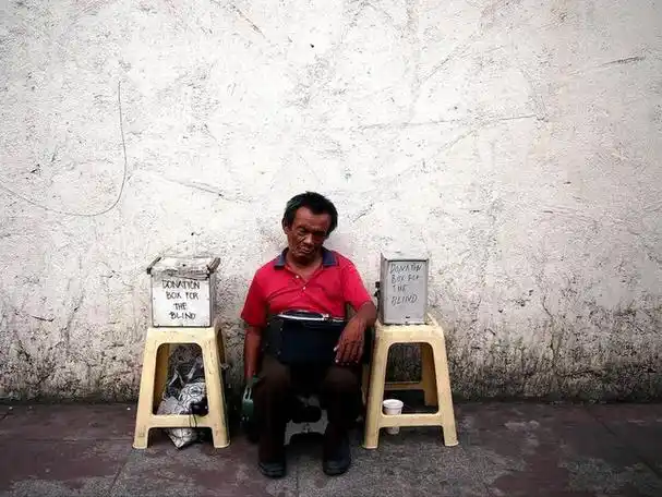 泰国畸形秀事件,妻子试衣间消失,再见已成"不倒翁"2023.8.