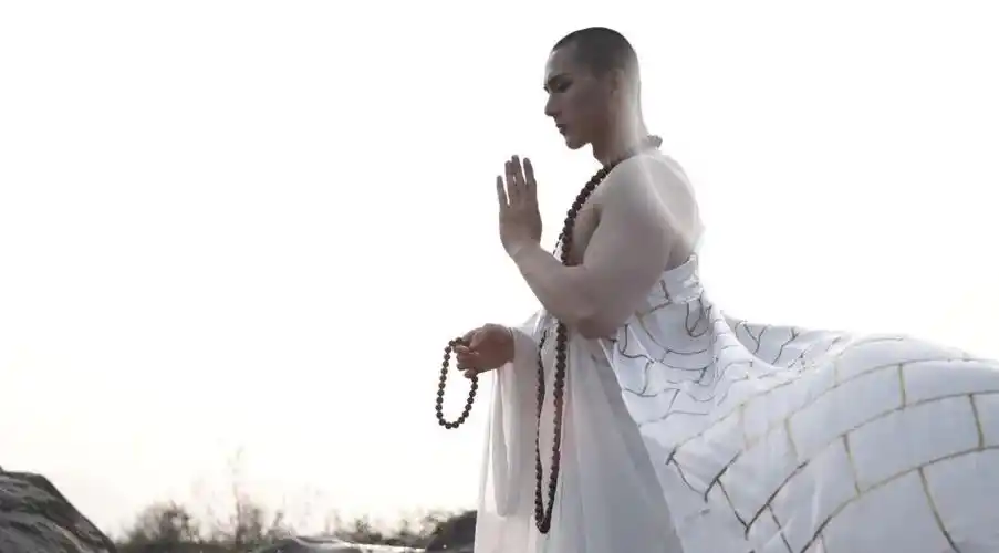 上海"肌肉菩萨"半裸秀肌肉,网友:让人想破戒!