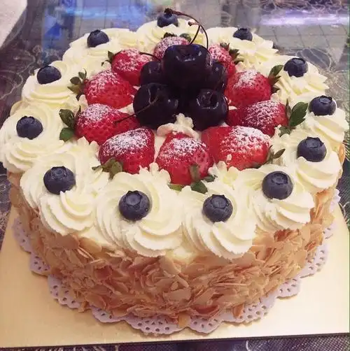 幽兰_9做的草莓戚风生日蛋糕