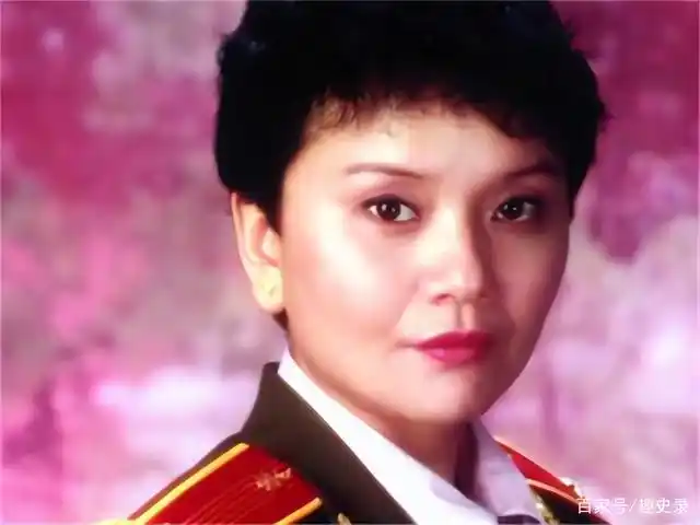 王静她也是一位国家一级演员,而且,她还是一位女高音歌唱家,任职于