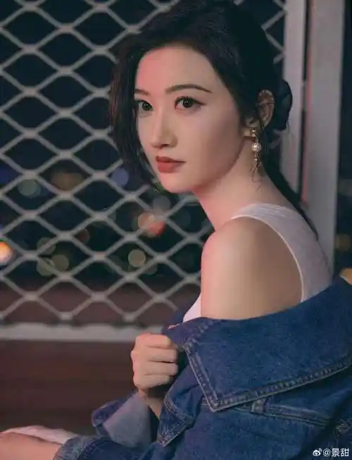 景甜(牛仔外套 白色吊-恋爱区-虎扑社区