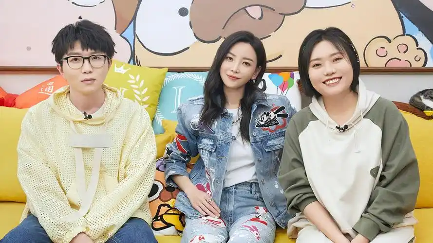 毛不易看到于文文的吉他实力也连