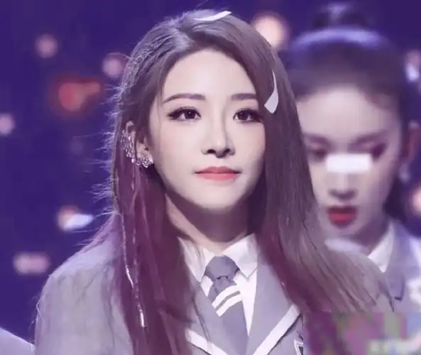 毕竟刘雨昕实力高,虞书欣人气高,两人一定是能带领thenine成员走花路.